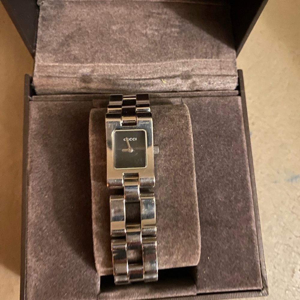 Authentic unisex Gucci watch